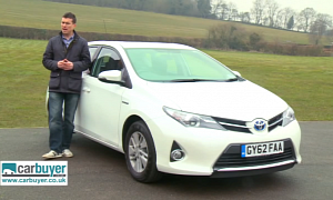 Toyota Auris Reviewed by CarBuyer
