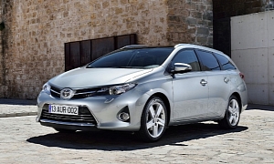 Toyota Auris Touring Sports Puts the Hybrid in Estate