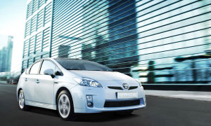 Toyota Axes Prius Prices to Meet Insight Standards