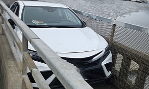 Toyota Camry Gets Stuck on a Pedestrian Bridge, Driver Can Blame Waze All He Wants