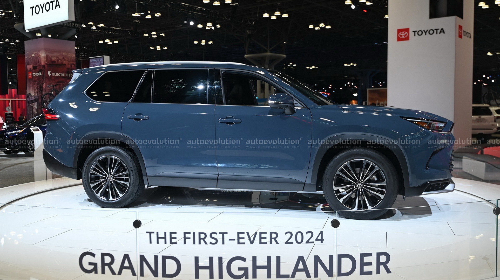 2024 Toyota Grand Highlander: The Ultimate Family SUV Touches Down in New  York - autoevolution