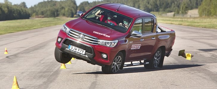 2016 Toyota Hilux almost fails moose test