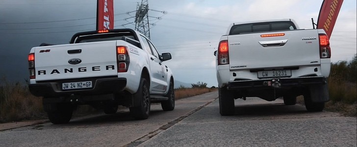 Toyota Hilux vs. Ford Ranger drag race