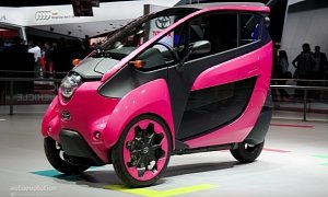 Toyota i-Road Wears Pink at Paris Motor Show 2014 <span>· Live Photos</span>
