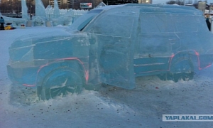 Toyota Land Cruiser Carved From Ice in Russia