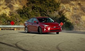 Toyota Prius Drifts in 2016 Super Bowl Commercial