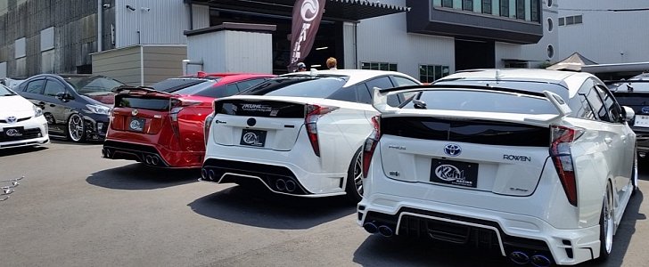 Toyota Prius Gathering in Japan Is All About Quad Exhausts and Ricer Body Kits