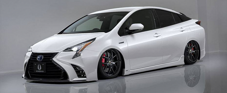 Toyota Prius Gets Lexus Grille in Japanese Tuning by Aimgain