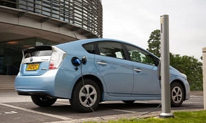 Toyota Prius Plug-in Offered With Free Home Charger in the UK