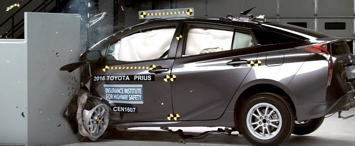2016 / 2017 Toyota Prius crash test