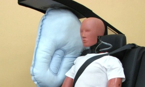 Toyota Rear Seat Center Airbag, the First of a New Breed?