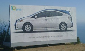 Toyota Teases Prius MPV