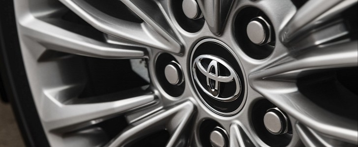 Toyota loco on 2022 Avalon alloy wheel