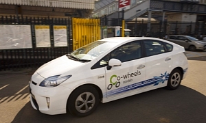 Toyota UK Provides Prius Plug-in for Southern Rail Travelers