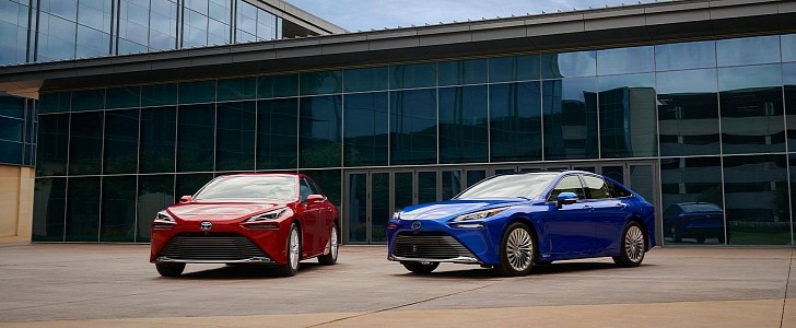 2021 Toyota Mirai teaser USA