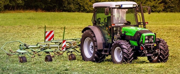 Tractors will "heal everyone," says President of Belarus of the new Coronavirus pandemic