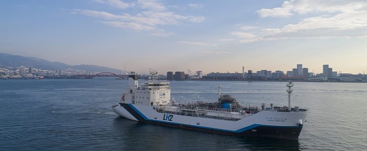 The Suiso Frontier, world's first LH2 carrier, arrived in Australia, to be loaded with hydrogen