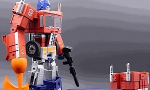 Transformers’ Optimus Prime Is the World’s First Auto-Converting, Interactive Robot