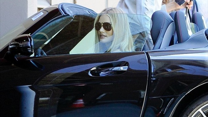 Rosie Huntington-Whiteley Drives a Mercedes CLS