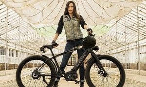 Trek's Limited-Run Cafe Moto Go Is a $3K Speedy City e-Bike With Retro Styling