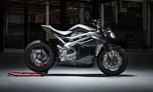 Triumph TE-1 Electric Motorcycle Breaks Cover in Prototype Form, Packs 174 HP and F1 Tech