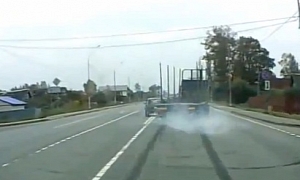 Truck Driver Shows Excellent Reflexes - Avoids Imminent Crash