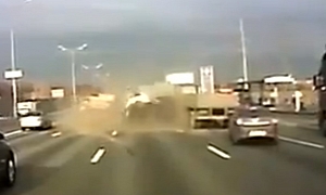 Truck Fails to Brake in Time - Causes Huge Crash on Russian Highway