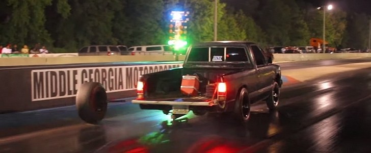 Chevrolet truck loses rear wheel at the drag strip