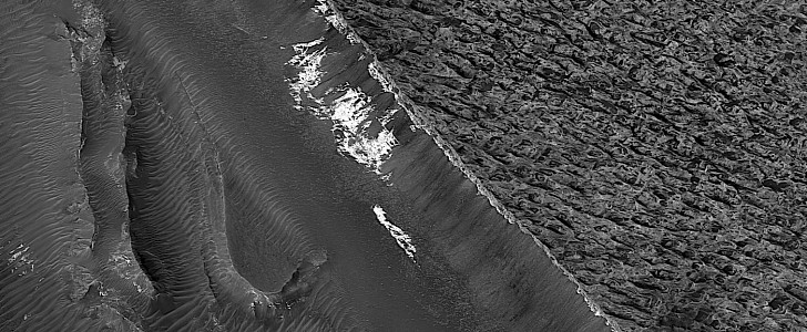 Tsunami-like feature on Mars
