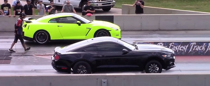 Twin-turbo Ford Mustang vs Nissan GT-R drag race