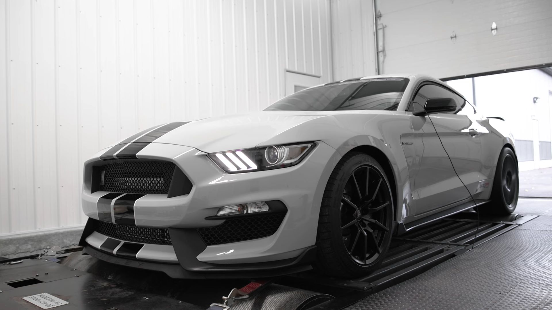 Twin-Turbo Ford Mustang Shelby GT350 Sounds Glorious, Dyno Sheet Reads 825  RWHP - autoevolution