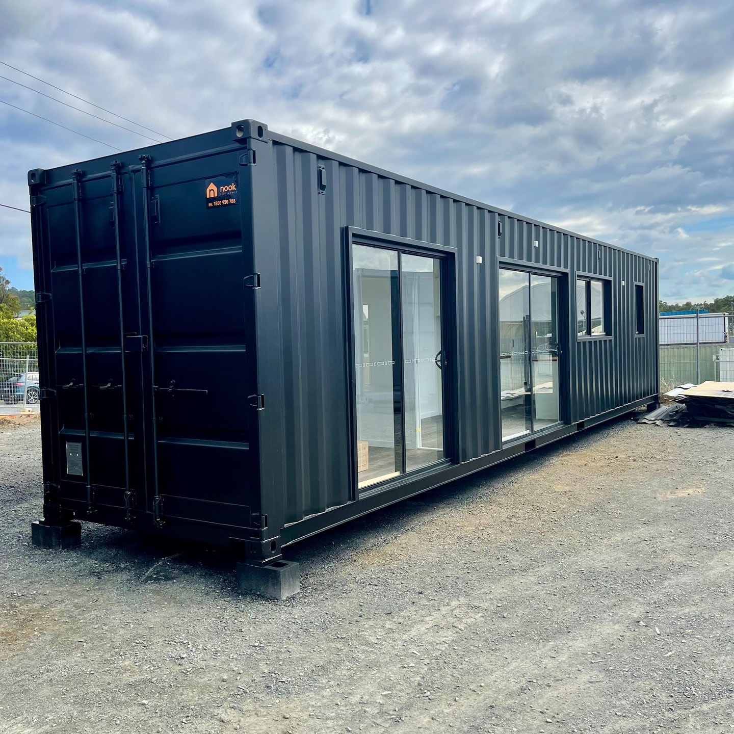 https://s1.cdn.autoevolution.com/images/news/two-bedroom-container-home-blends-urban-style-with-modern-luxury-217803_1.jpg