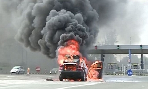 Two Cars Burn on A1 and A2 Highways in Romania