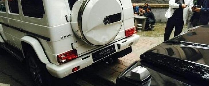 Mercedes-Benz G500 collision in China