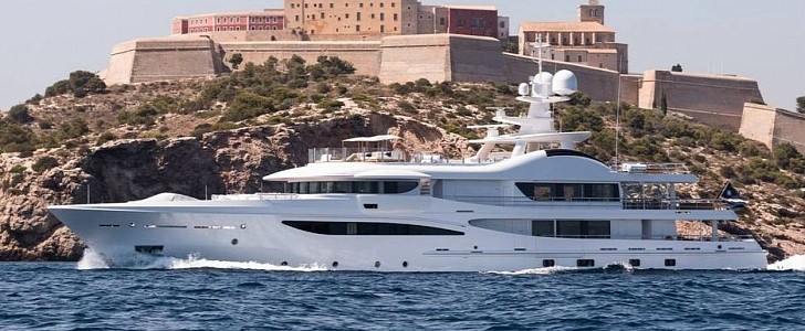 180-foot Halo superyacht was delivered by Amels in 2018