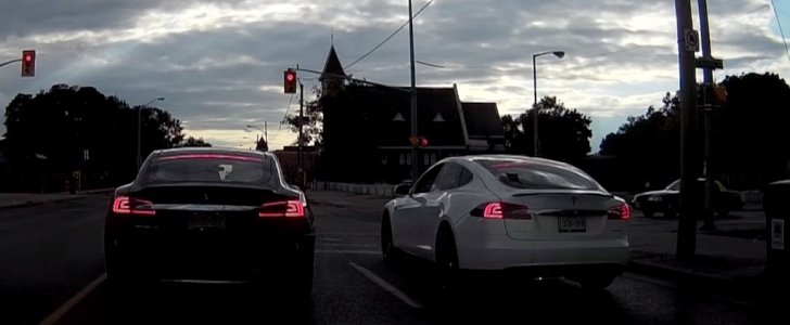 Tesla Model S Races another Tesla Model S from the Lights