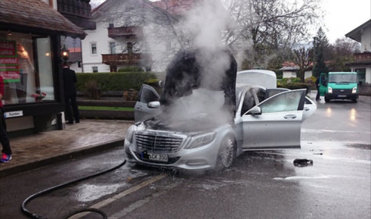 Mercedes-Benz S-Class W222 on Fire