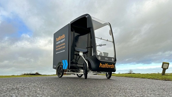 EAV and Halfords team up to keep e-cargo bikes moving