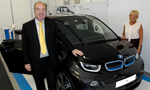 UK Transport Minister Checks Out BMW i3, Says It's Eligible for Plug-In Car Grant