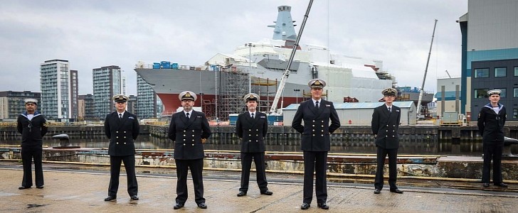 The first sailors have joined HMS Glasgow, a next-generation submarine hunter