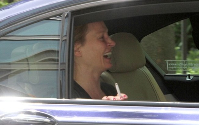 Uma Thurman holding a lit-cigarette in her BMW 7 Series
