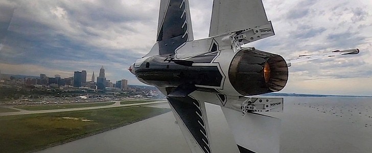 Thunderbirds F-16 Fighting Falcon