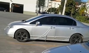 Unique Method of Securing Car Using Chain and Padlock Goes Viral