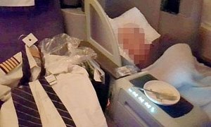 United Airlines Captain Removes Uniform, Takes Nap During Flight