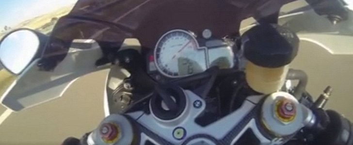 Unrestricted BMW S1000RR Does 322 KM/H