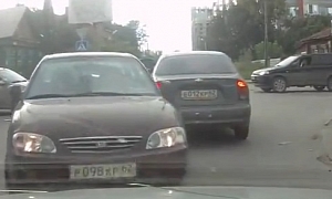 Unweary Driver Causes Triple Crash in Russian Intersection