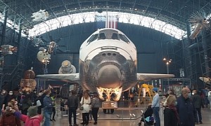 Up Close and Personal With Space Shuttle Discovery, Still Sports Char Marks From Re-Entry