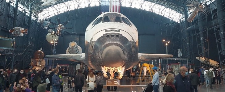 Space Shuttle Discovery 