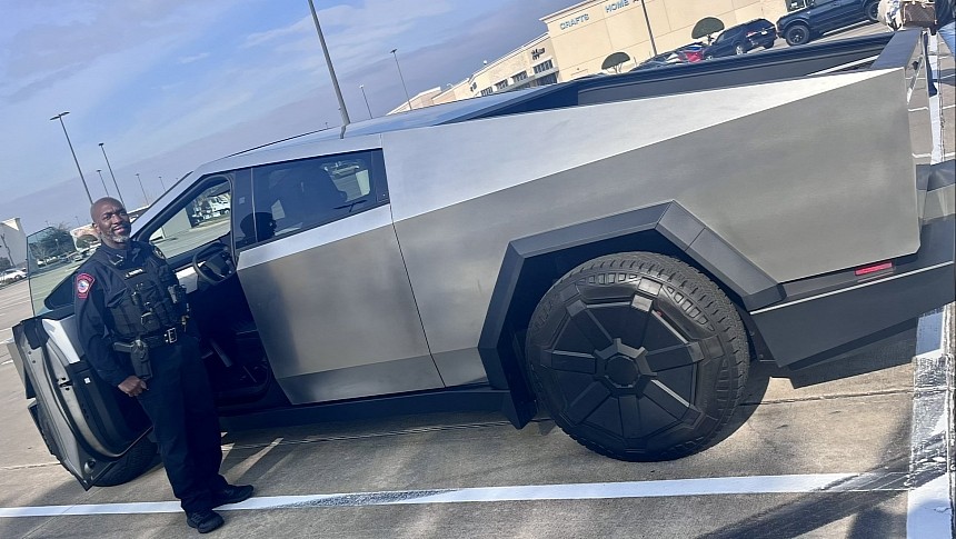 Police officers dream of driving a Tesla Cybertruck