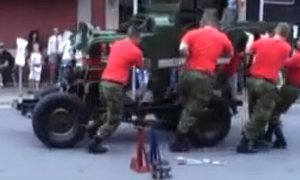 Soldiers Dismantle Jeep, Reassemble It in 3 Minutes